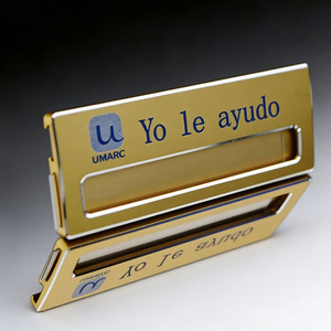 Badge nominatif personnalisé réutilisable avec fente pour carte, en aluminium, avec logo imprimé, pour réception - Product Image 1