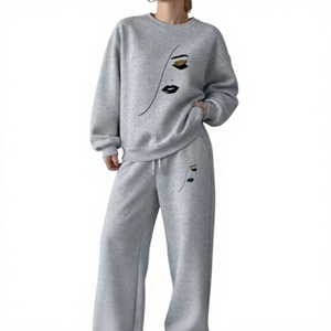 Ensemble de survêtement évasé personnalisé pour femme, taille haute, tenue de sport deux pièces, fabricant de vêtements de fitness - Product Image 1