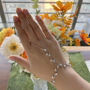 Sabitleme boncuk ile yeni Link zinciri bilezik iskelet şekli parmak yüzük bilek Slave bilezikler su damlası yaprak buğday el zinciri - Product Image 1