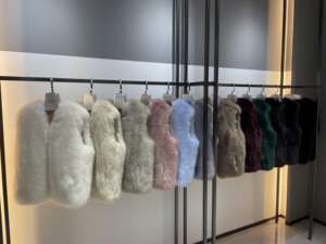 Janefur, venta al por mayor, Chaleco corto de piel de zorro de imitación de color personalizado para mujer, chaleco de piel sintética de piel entera a la moda de invierno - Product Image 5