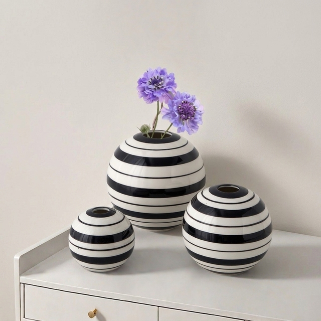Modern Minimalist Black-and-white Striped Ceramic Vase Hand-painted Glaze Desktop Art Decor Flower Arrangement for Home