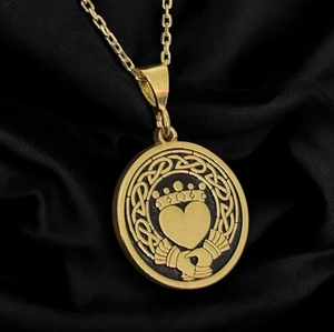 Elegante Collana Claddagh in Acciaio Inossidabile 316L Placcato Oro 18k, Ciondolo Celtico, Gioiello Irlandese, Catena a Cuore, Regalo per Lui e Lei - Product Image 1