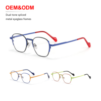 Monture de lunettes tendance rétro bicolore, légère et confortable, avec détails métalliques originaux