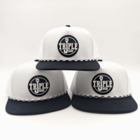 Gorra de golf táctica para exteriores de 5 paneles con logotipo de silicona personalizado, estilo vintage con cuerda, MOQ bajo, OEM, cordón de color en contraste, común para actividades.