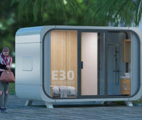 Maison-capsule spatiale de luxe, cabane préfabriquée, villa extérieure, hébergement dans une zone panoramique, chambre à ciel étoilé