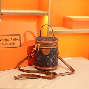 <span class=keywords><strong>Sac</strong></span> seau cylindrique en PU pour femme, modèle 2026, élégant et sophistiqué, à porter en bandoulière ou à la main, avec fermeture éclair, pour le commerce international. - Product Image 3