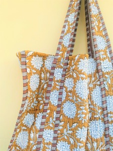 Bolso Tote Acolchado de Algodón Ecológico con Estampado Artesanal de Jaipur, Cierre de Cremallera, Hecho a Mano, Sostenible, Primavera, 18x16 - Product Image 3
