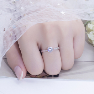 Anello Solitario MS-582 in Oro 18k con Diamante Sintetico Personalizzato - Product Image 5