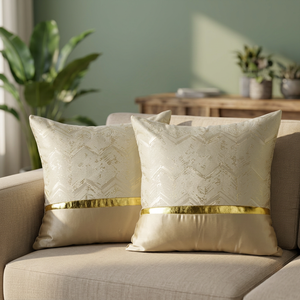 Cojín Decorativo Moderno con Diseño Geométrico Floral a Rayas en Color Dorado, 100% Poliéster, Calidad Premium, Portátil, Personalizable y Resistente a las Manchas - Product Image 2