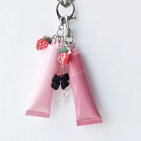 Tube de brillant à lèvres rose de 8 ml/15 ml avec anneau sur le dessus, crème pour les yeux avec pendentif, échantillon de crème pour le visage.