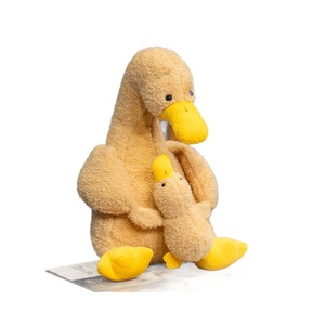 Peluche Anatra Madre e Cucciolo con Mano Grande che Tiene la Mano di una Piccola Anatra, Bambola di Comfort - Product Image 1