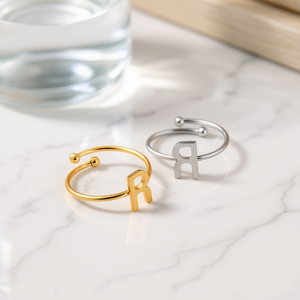Anello con Lettera R Angelina in Acciaio Inossidabile, Tono Oro e Argento, Gioiello Unisex alla Moda, Regalo Quotidiano, Stile Trendy - Product Image 2