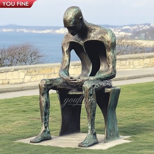 Sculpture YOUFINE abstraite en bronze d'un homme assis avec poitrine creuse pour l'art public moderne et la décoration des parcs - Product Image 1