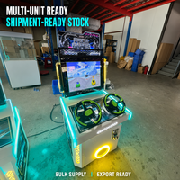 Machine de jeu d'arcade de course à deux joueurs à monnayeur avec deux volants et lumières LED pour divertissement en intérieur