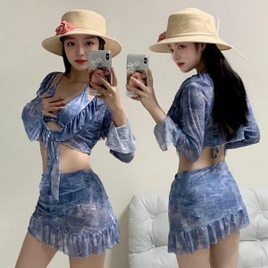 Traje de baño de manga larga para mujer, bikini con protección solar UPF50+ y cuello en V, color azul lago, para natación, deportes acuáticos y baile - Product Image 1