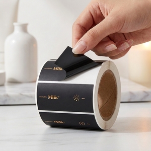 Etiquetas Adhesivas Personalizadas para Cosméticos en Negro Mate - Etiquetas de Lujo con Lámina Dorada para Envases de Productos para el Cuidado de la Piel, para Botellas de Suero y Frascos de Crema - Product Image 2
