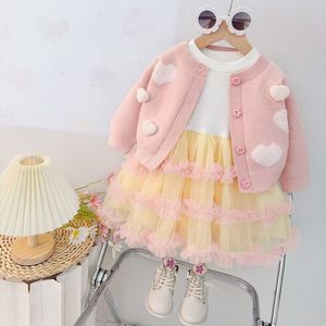 Costume pour filles 2025 Nouveau <span class=keywords><strong>pull</strong></span> cardigan décontracté pour enfants en tissu uni respirant à manches longues Robe de printemps et d'automne pour <span class=keywords><strong>bébé</strong></span> <span class=keywords><strong>fille</strong></span> Douce - Product Image 2