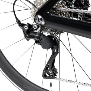 Vélo de route 700C en carbone avec frein à disque hydraulique <span class=keywords><strong>105</strong></span> / R7120 - 2*12S à travers l'essieu Aero Racing Frame Carbon Road Bike - Product Image 5