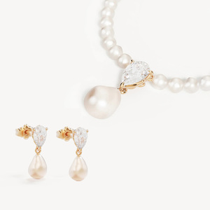 CHICNNA Nouveauté Ensemble Collier de Fiançailles en Argent S925 avec Perle d'Eau Douce et Zircon Cubique, Collier Ras-du-Cou Serenity et Boucles d'Oreilles Délicates Hypoallergéniques - Product Image 1