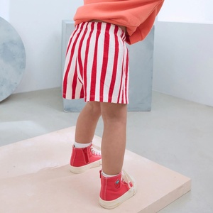 Commercio all'ingrosso personalizzato Logo carino vestiti di moda <span class=keywords><strong>bambina</strong></span> estate stile coreano Oversize verticale <span class=keywords><strong>pantaloncini</strong></span> a righe rosse - Product Image 3