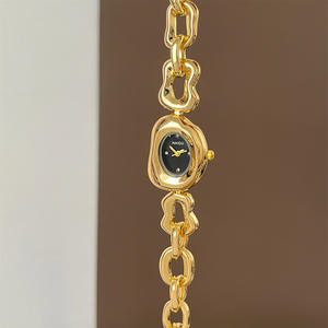 นาฬิกาข้อมือวินเทจส่วนบุคคลแบบใหม่สำหรับผู้หญิง นักเรียนหญิง สร้อยข้อมือเครื่องประดับน่ารัก นาฬิกาผู้หญิงเท่ๆ รูปทรงพิเศษ - Product Image 5