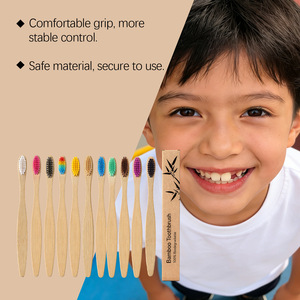 Brosse à dents en bambou biodégradable en gros avec poils souples, couleur bois foncé, avec étui de rangement et pochette - Product Image 2