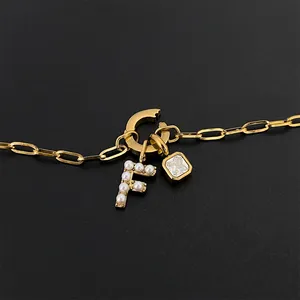 Collana eManco Dropshipping versatile in acciaio inossidabile color oro con ciondolo a forma di lettera e gemma per occasioni casual - Product Image 3