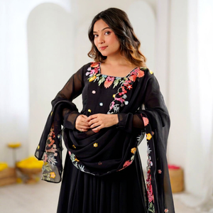 Robe Anarkali en soie brodée florale, tenue traditionnelle indienne et pakistanaise, longueur au sol, coupe ample, toutes saisons, vêtements de mariage pour femmes - Product Image 1