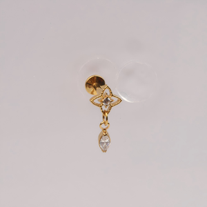 Pendiente de titanio G23 con flor colgante y circonita cúbica marquesa de base plana para perforaciones de cartílago, hélix, tragus y lóbulo - Product Image 4