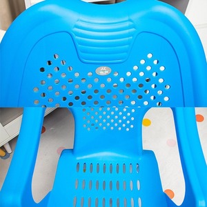 Silla de Playa de Plástico Azul con Respaldo y Reposabrazos, Silla para Adultos para Uso en Balcón o Jardín - Product Image 3
