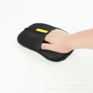 Gant de toilettage électrostatique noir Junrui pour l'élimination des poils d'animaux, pour chats et chiens, usage domestique - Product Image 3