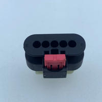 Konektor mobil 35126384 berbahan plastik dengan 5 pin, dilengkapi pelindung