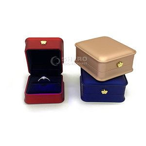 Caja de Joyería de Piel Sintética de Lujo Azul, Roja y Dorada, Personalizada con Logotipo, para Collares, Pulseras, Pendientes y Anillos, con Luz LED - Product Image 1
