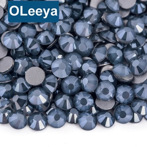 Strass en verre en gros pour l'art des ongles, strass à dos plat non thermocollants pour ongles et gobelets - Product Image 1