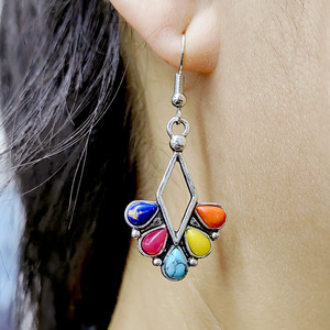 Orecchini pendenti vintage a colori misti, design in stile etnico, accessori moda per donna - Product Image 3