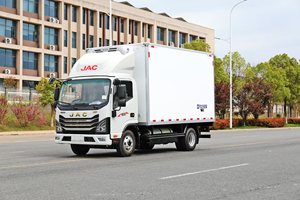 Camion frigorifique JAC à double alimentation (huile et vapeur) pour le <span class=keywords><strong>transport</strong></span> logistique à chaîne du froid à des fins spécifiques. - Product Image 2