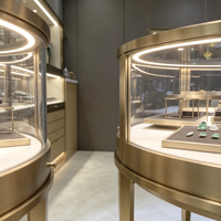 Présentoir de bijoux en or et diamant moderne de luxe Table ronde en acier inoxydable pour vitrine avec lumière LED