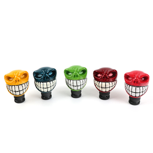 Accessoires <span class=keywords><strong>de</strong></span> voiture multicolores, <span class=keywords><strong>pommeau</strong></span> <span class=keywords><strong>de</strong></span> levier <span class=keywords><strong>de</strong></span> <span class=keywords><strong>vitesse</strong></span> universel <span class=keywords><strong>de</strong></span> 8 cm, design <span class=keywords><strong>de</strong></span> crâne, dernier modèle - Product Image 1