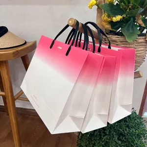 Luxo Custom Retail Shopping Gift Paperbag Embalagem Boutique Sacos Matte Gradientpaper Bag Papel Roupa Interior Feminina Meias Design