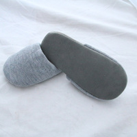 Chaussons d'intérieur pour femmes de couleur grise en tissu tricoté en coton à bout fermé