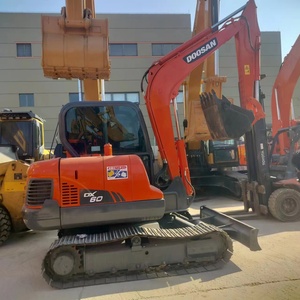 Excavatrice sur chenilles Doosan DX60 d'occasion, modèle 2020, 6 tonnes, mini hydraulique avec moteur et réducteur, bon état, à vendre - Product Image 5