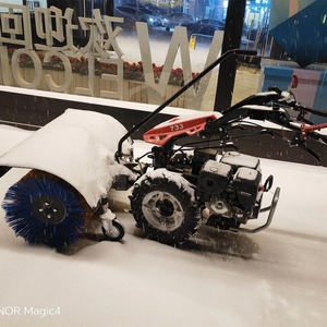 Tracteurs à deux roues BCS et lame à neige pour déneiger, nettoyer l'asphalte, désherber les pelouses et plus encore - Product Image 4