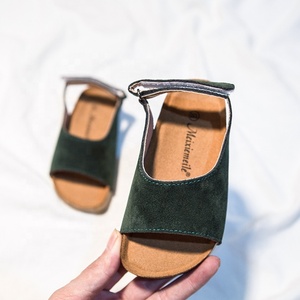 Sandales en liège pour petite fille, nouveau modèle tendance, pour l'extérieur et l'école, tous les jours, avec crochets et boucles, vente en gros, - Product Image 3