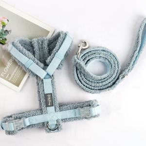 Venta al por mayor suave Sherpa ajustable de lujo perro chaleco fabricante personalizado Color Logo de lujo de terciopelo de peluche personalizado perro arnés - Product Image 1