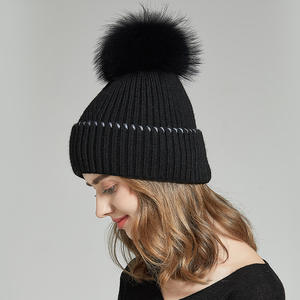 Vente en gros de bonnets d'hiver en fourrure avec <span class=keywords><strong>pompon</strong></span> pour femmes bonnets de ski pour filles personnalisés et chauds en laine tricotée - Product Image 2