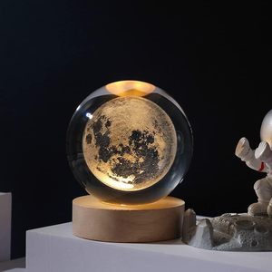 Lampe boule de cristal 3D en forme de lune à luminosité réglable, alimentée par USB, pour la décoration de la maison - Product Image 1