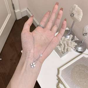 Collar con Colgante de Pétalo de Trébol de Plata de Ley S925 con Cadena de Caja, Exquisito, de Alta Estética, Elegante, con Rubí, Estilo Lujoso y Exclusivo - Product Image 5