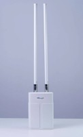 Passerelle LoRaWAN extérieure robuste à 8 canaux Milesight UG67 avec prise en charge intégrée du NS, alimentation PoE, IP67