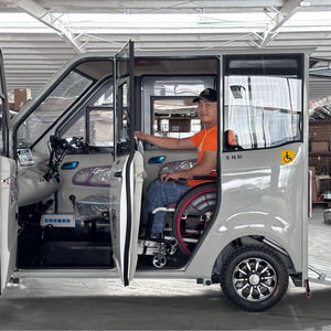 Voiture motorisée accessible <span class=keywords><strong>en</strong></span> fauteuil roulant pouvant être conduite par une personne handicapée adulte qui utilise un fauteuil roulant. - Product Image 2