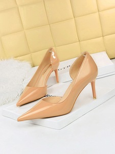Chaussures à talons hauts tendance 2024 pour filles, design tendance, chaussures décontractées à enfiler, grandes tailles, confortables, chaussures à talons pour femmes et dames - Product Image 6